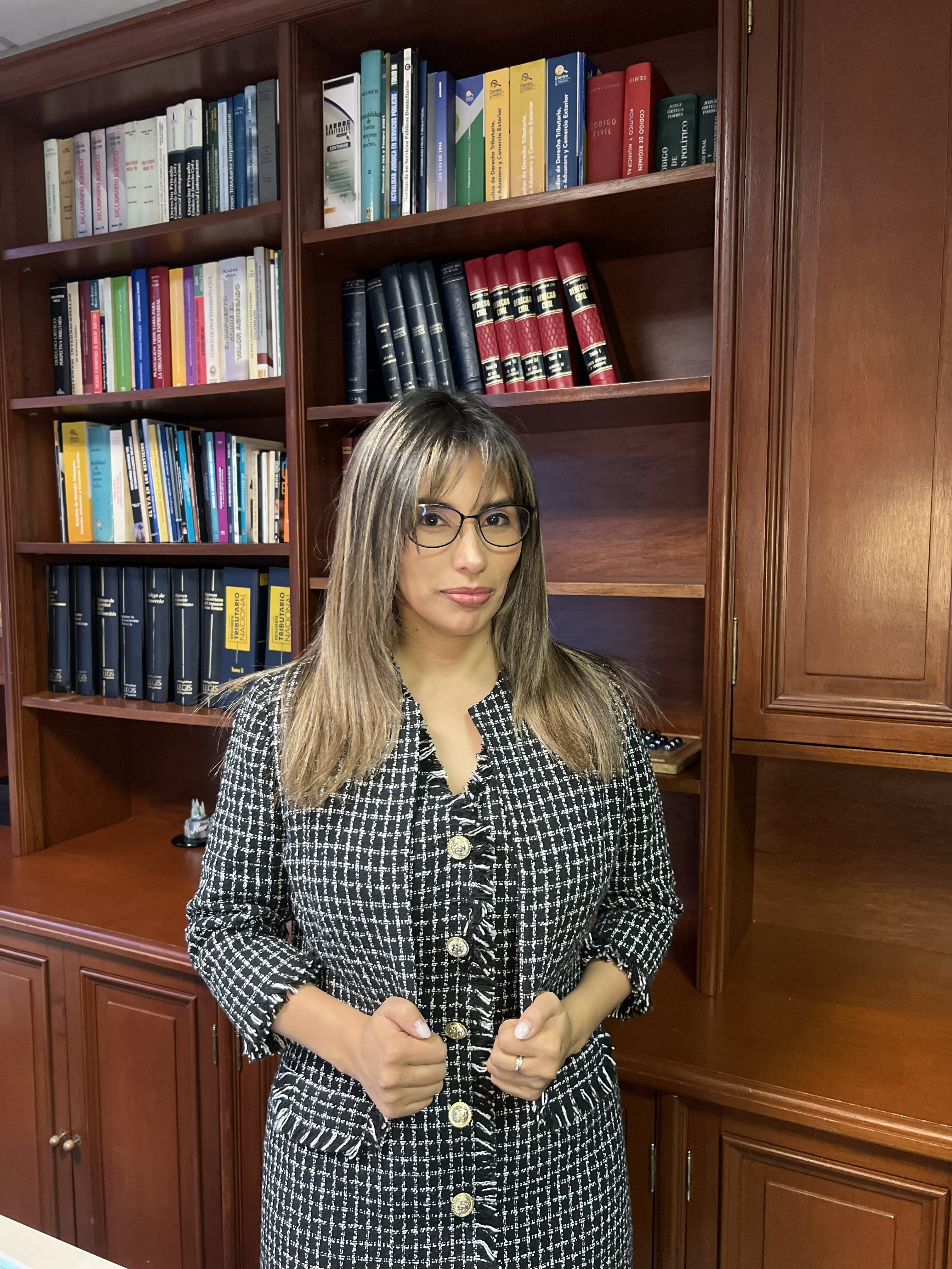 Abogada especialista en recuperación de cartera y gestión de cobros empresariales